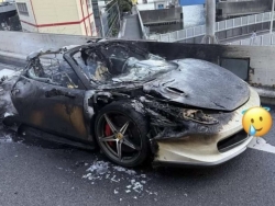 Ferrari 458 Spider bốc cháy chỉ sau một giờ nhận xe
