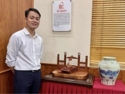 Thợ mộc chế tác "mô hình xe tăng gỗ" tặng Thủ tướng dịp 30/4