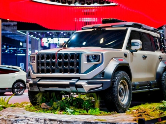 Hongqi ra mắt SUV địa hình chạy điện hạng sang đầu tiên