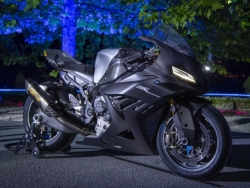 BMW trình làng Concept RR: Siêu mô tô ý tưởng phủ carbon