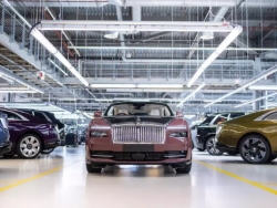 Bên trong nhà máy Rolls-Royce: Điện khí hóa nhưng không đánh mất bản sắc