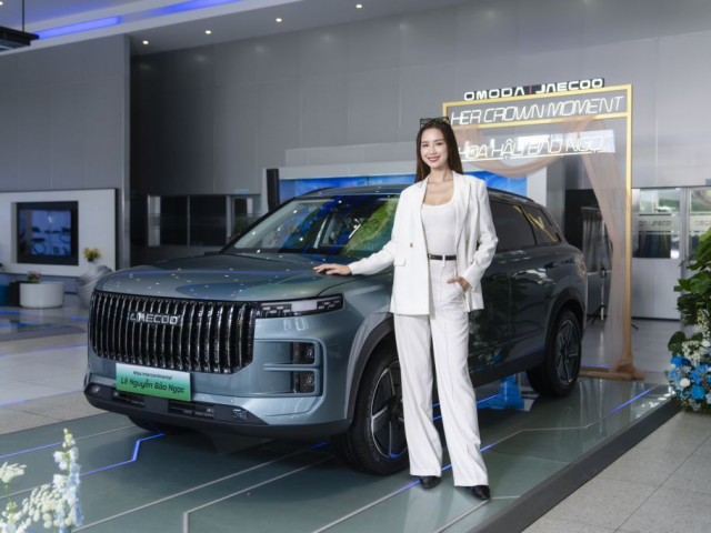 Omoda & Jaecoo bàn giao xe J7 PHEV cho Hoa hậu Bảo Ngọc