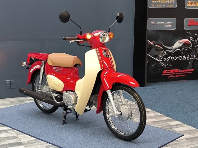 Honda Super Cub Hello Kitty xuất hiện tại Việt Nam, giá ngang SH 350i