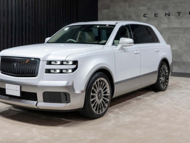 Toyota Century 2025 nâng tầm trải nghiệm hạng sang với kính mờ chỉnh điện