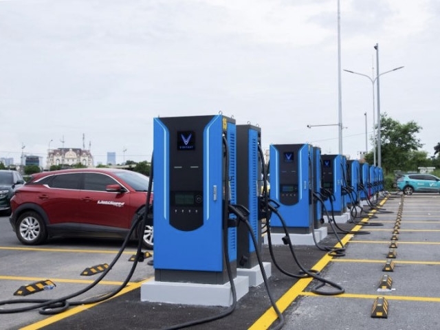 V-Green khai trương trạm sạc siêu nhanh lớn nhất Hà Nội