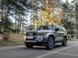 Toyota Land Cruiser có bản van thương mại: Vừa off-road vừa chở hàng