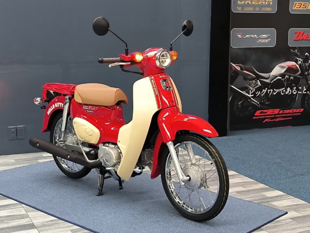 Honda Super Cub Hello Kitty xuất hiện tại Việt Nam, giá ngang SH 350i