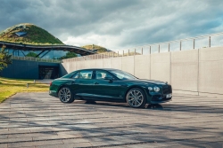 Flying Spur Plug-in Hybrid 2022: Sedan siêu sang tiết kiệm nhiên liệu nhất của Bentley