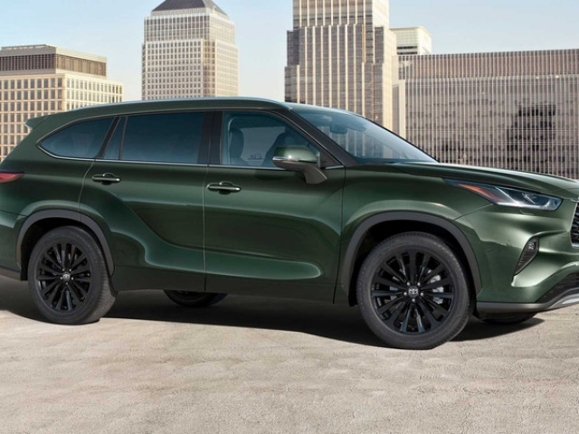 Toyota Highlander 2023 có thêm tùy chọn sơn xanh Cypress Green, nhấn mạnh sự khỏe khoắn