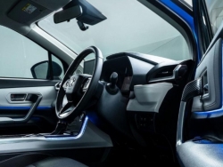 Toyota Veloz 2022 hé lộ nội thất với các dải đèn LED xuyên suốt cabin