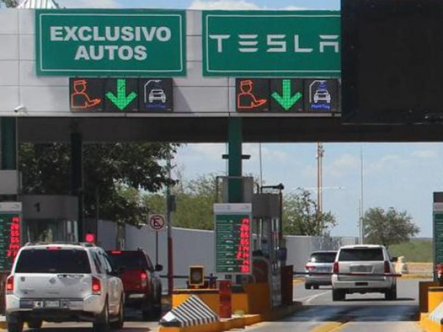 Xe điện Tesla có làn đường riêng ở biên giới Mỹ - Mexico