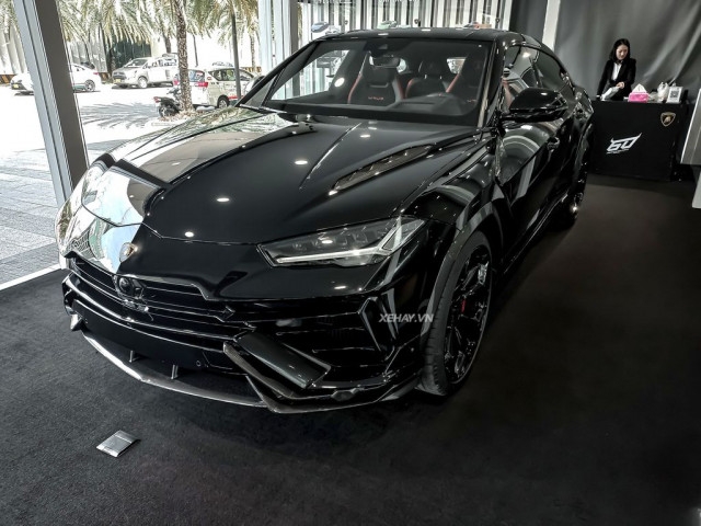 Cận cảnh Lamborghini Urus Performante thứ 2 tại Việt Nam