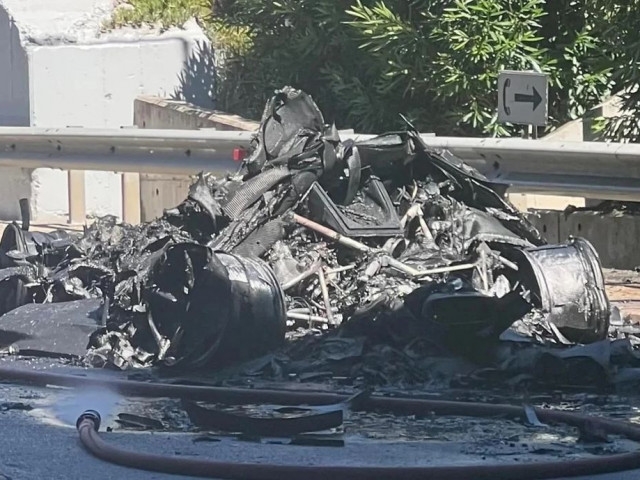 Koenigsegg Jesko trị giá hơn 100 tỷ VNĐ cháy rụi trên đường phố