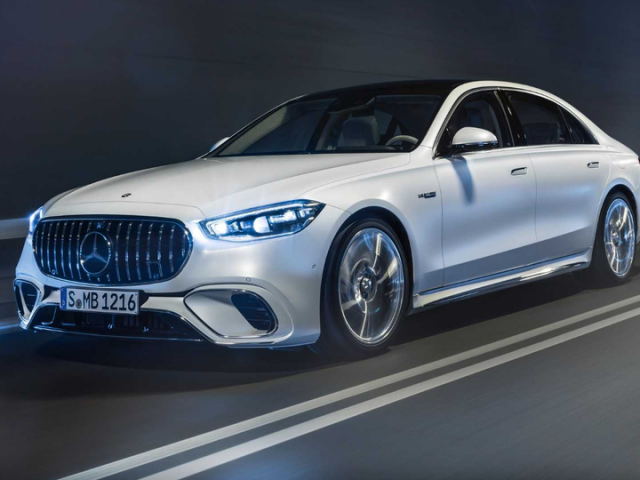 Mercedes-Benz "quay xe" đầu tư mạnh vào động cơ đốt trong