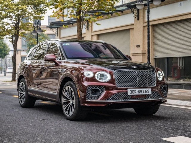 Bentley Bentaga First Edition mới chạy 5.000 km lên sàn xe cũ