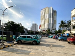 Tài xế hào hứng với trạm sạc V-Green siêu nhanh mới ở Hà Nội