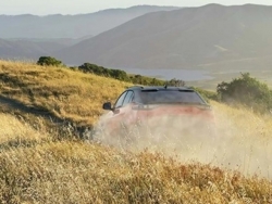 Subaru Uncharted 2026 lộ diện: Crossover điện thể thao, ngang cỡ Toyota Yaris Cross