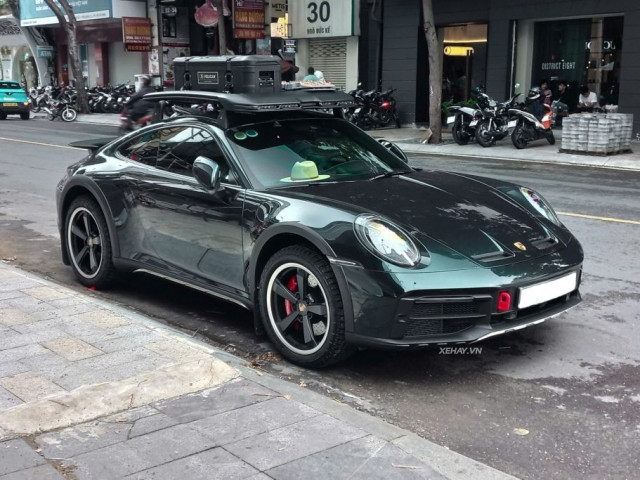 Cận cảnh Porsche 911 Dakar vừa được thay "áo mới" tại Việt Nam