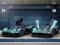 Aston Martin Valkyrie V12 Spider 2022 là siêu xe mui trần nhanh nhất trong lịch sử thương hiệu