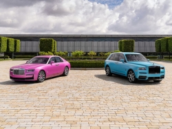 Rolls-Royce Ghost màu hồng Friskee Pink và Cullinan Black Badge nổi bật tại Monterey 2021