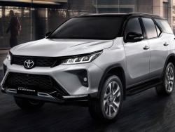 Toyota Fortuner Legender 2021 ra mắt: Bổ sung thêm trang bị và tăng nhẹ giá bán