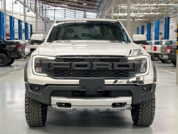 Cận cảnh Ford Ranger Raptor 2023 tại đại lý – Đẹp mê mẩn “từ trong ra ngoài”