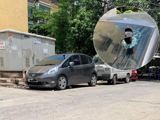 Hà Nội: Giày cao gót đâm thủng kính lái của xe ô tô đang đỗ dưới chung cư