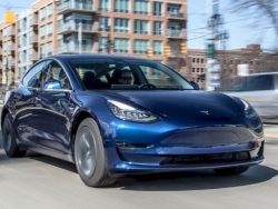 Nhóm sinh viên tìm ra cách bẻ khóa tính năng thu phí trên xe Tesla