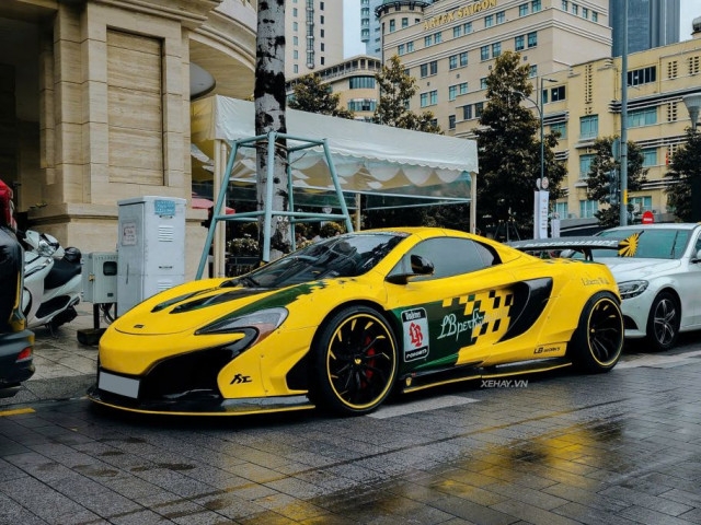 Cận cảnh McLaren 650S Spider độ Liberty Walk thứ hai tại Việt Nam
