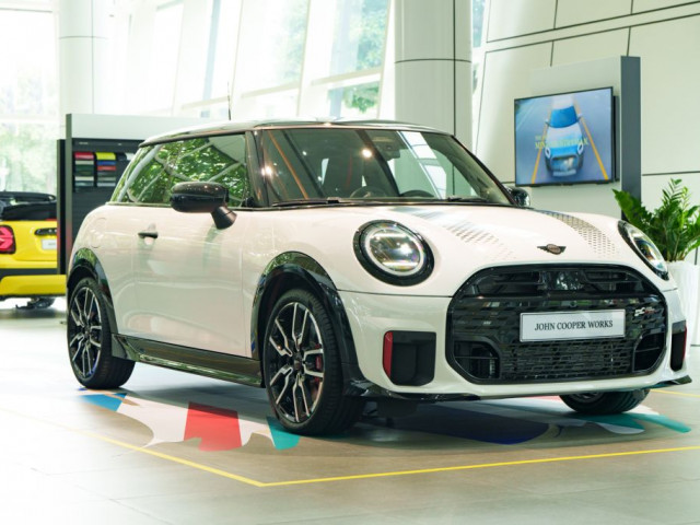 Mini Cooper John Cooper Works 3 cửa ra mắt Việt Nam: Giá 2,529 tỷ