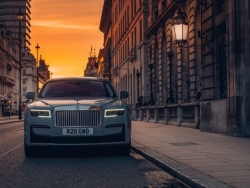 Rolls-Royce kỷ niệm ngày sinh nhà sáng lập với chuyến đi vòng quanh London