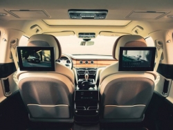 Bentley Flying Spur và Bentayga nâng hạng sự sang trọng với hệ thống giải trí hàng ghế sau mới