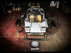 Lamborghini Countach bị tháo rời suốt 13 năm vẫn được bán với giá hơn 4 tỷ VNĐ