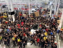 Tesla đã xuất xưởng chiếc SUV điện Model Y thứ 10.000 tại nhà máy Giga Texas