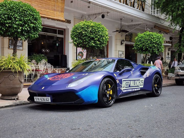 Ferrari 488 GTB diện "bộ áo" cá tính tham dự Gumball 3000 tại TPHCM