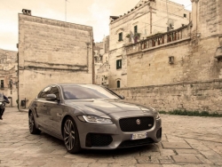 Jaguar XF lần đầu kết hợp ngoạn mục với điệp viên 007 trong bộ phim "No Time To Die’"