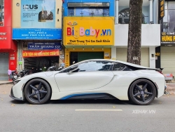 Sài Gòn: Ngắm BMW i8 hầm hố với gói ngoại thất carbon - "Con cưng" một thời của đại gia Việt