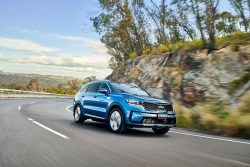 Kia Sorento Plug-In Hybrid tiếp tục ra mắt, sẽ bán ở Việt Nam năm sau