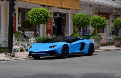 “Tóm gọn” hàng hiếm Lamborghini Aventador SV Coupe “dạo phố” Sài Gòn