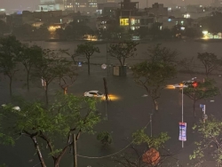 Hơn 2.000 ô tô và 30.000 xe máy bị nhấn chìm trong cơn bão lũ kinh hoàng ở Đà Nẵng