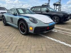 Ông Đặng Lê Nguyên Vũ mang Porsche 911 Dakar thứ 2 về Việt Nam?