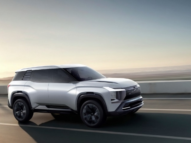 Mitsubishi ra mắt DST Concept - Bản xem trước của mẫu SUV cỡ trung