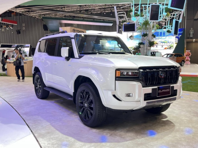 [VMS 2024] Toyota Land Cruiser Prado 2024 nổi bật tại Vietnam Motor Show 2024