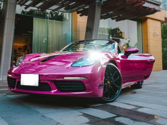 Hot girl Hà Nội chi tiền tỷ tậu Porsche 718 Boxster Style Edition