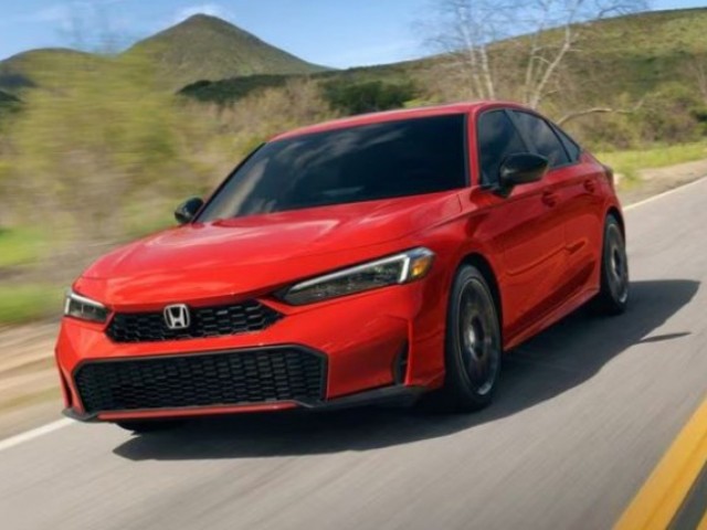 10 động cơ ô tô tốt nhất năm 2025: 9/10 thuộc về xe điện