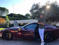Cristiano Ronaldo sẽ không được lái xe riêng tới sân tập ?