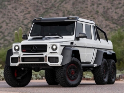 Mercedes-Benz G63 AMG 6 × 6 độ Brabus được bán với giá hơn 1 triệu USD