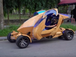 Nghệ nhân Việt Nam chế tạo xe gỗ phong cách “người ngoài hành tinh”
