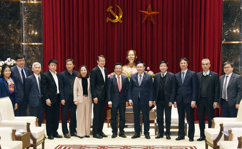 Bí thư Thành ủy Vương Đình Huệ làm việc với đoàn doanh nghiệp FDI trong lĩnh vực công nghệ cao