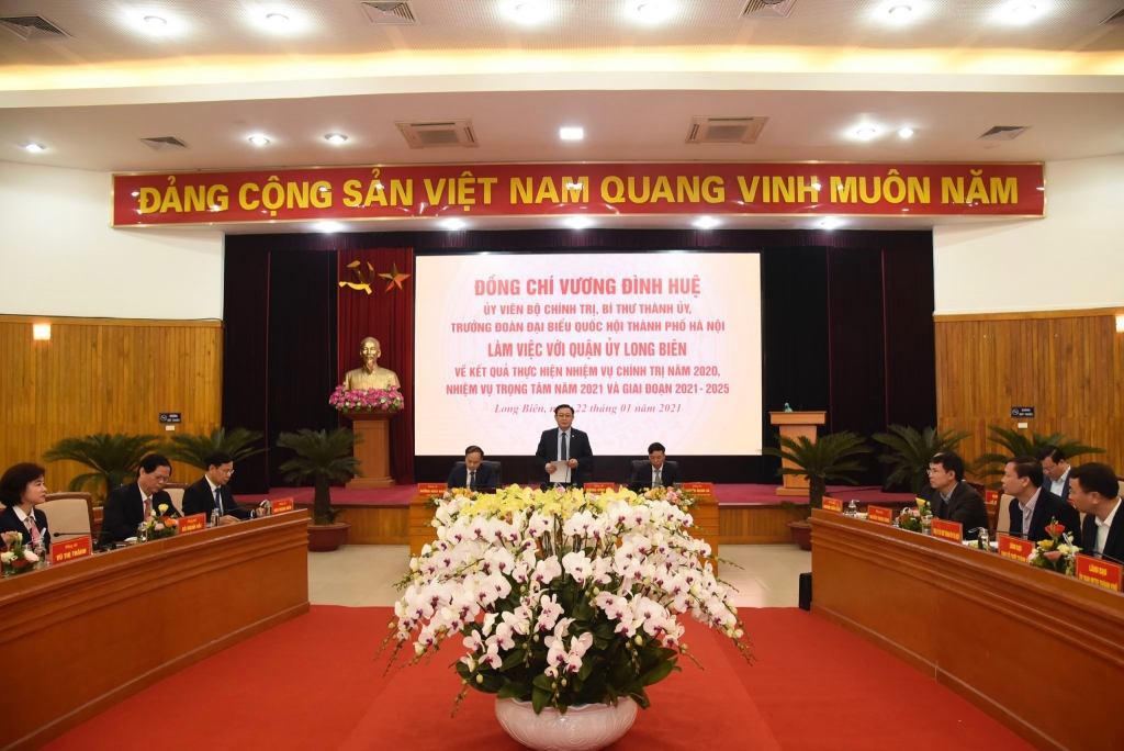 Quang cảnh buổi làm việc